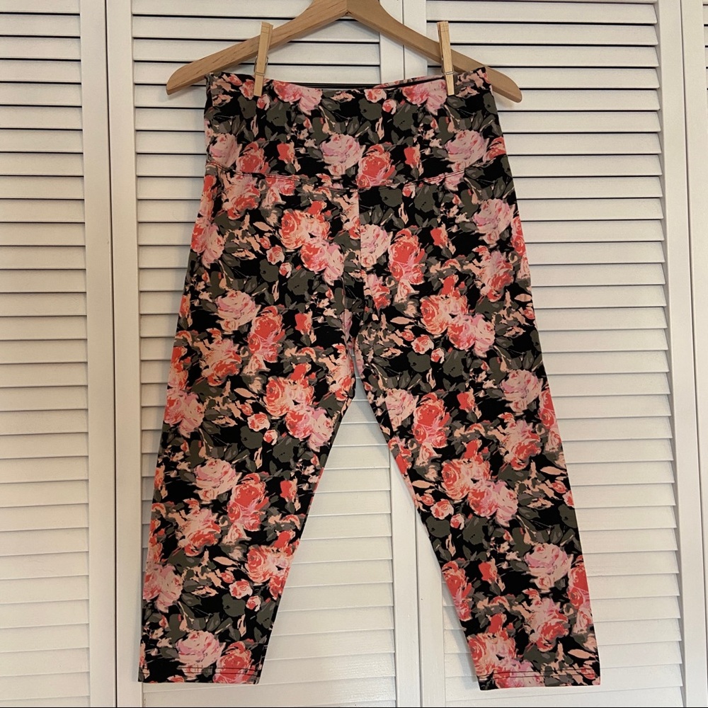 Suave capri tummy control leggings - Medium